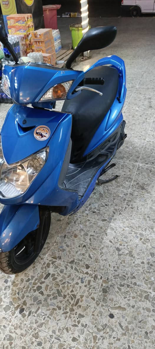 سلام عليكم دراجه سكنس للبيع
دراجه بلاديه صارله اربع اشهر نازله من الرمبه
كهربائت شغاله وي نقص مبيهه والسعر ) 700) 
وبيهه مجال حك الجيه ***********
