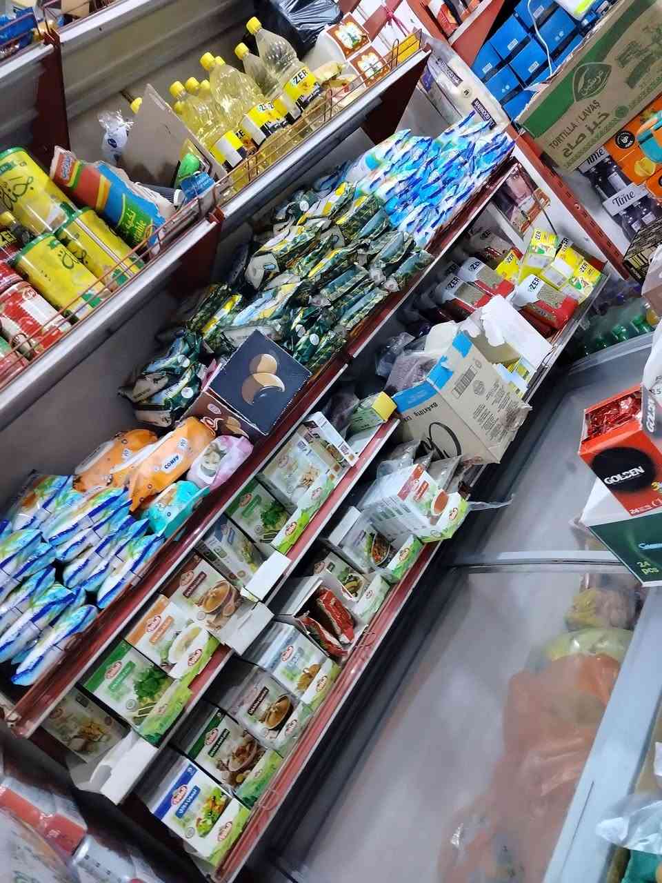 السلام عليكم اسواق للبيع لعدم التفرغ الواقع في منطقة الكراده شارع 52 قرب كليه اوروك تفاصيل اكثر ارقام صاحب المحل ***********
