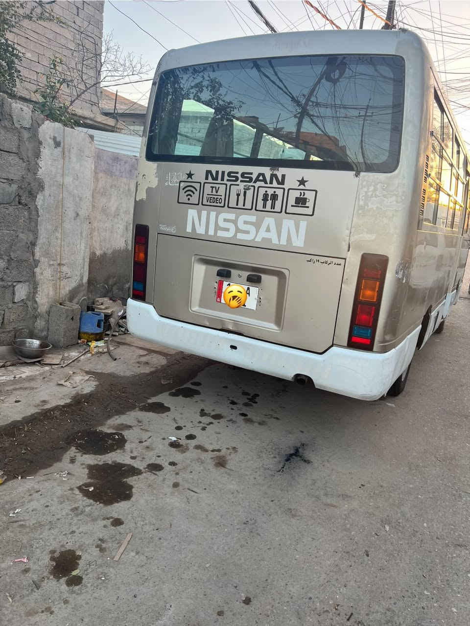 السلام عليكم اعادة النشر بسبب الوعود الكاذبه كوستر نيسان 2002 رقم جديد سنويه لل30 مصفره هيه وغرمات كامله كير ومكينه بلادي كابريتر بانزين تخم تاير امامي جوبلس 17 ونص رقم بصره سياره بسمي تحويل مباشر وصل خط وبحث جدد سعر 100 وبيها مجال مكان بغداد الشعب   هـ ***********
هـ***********
