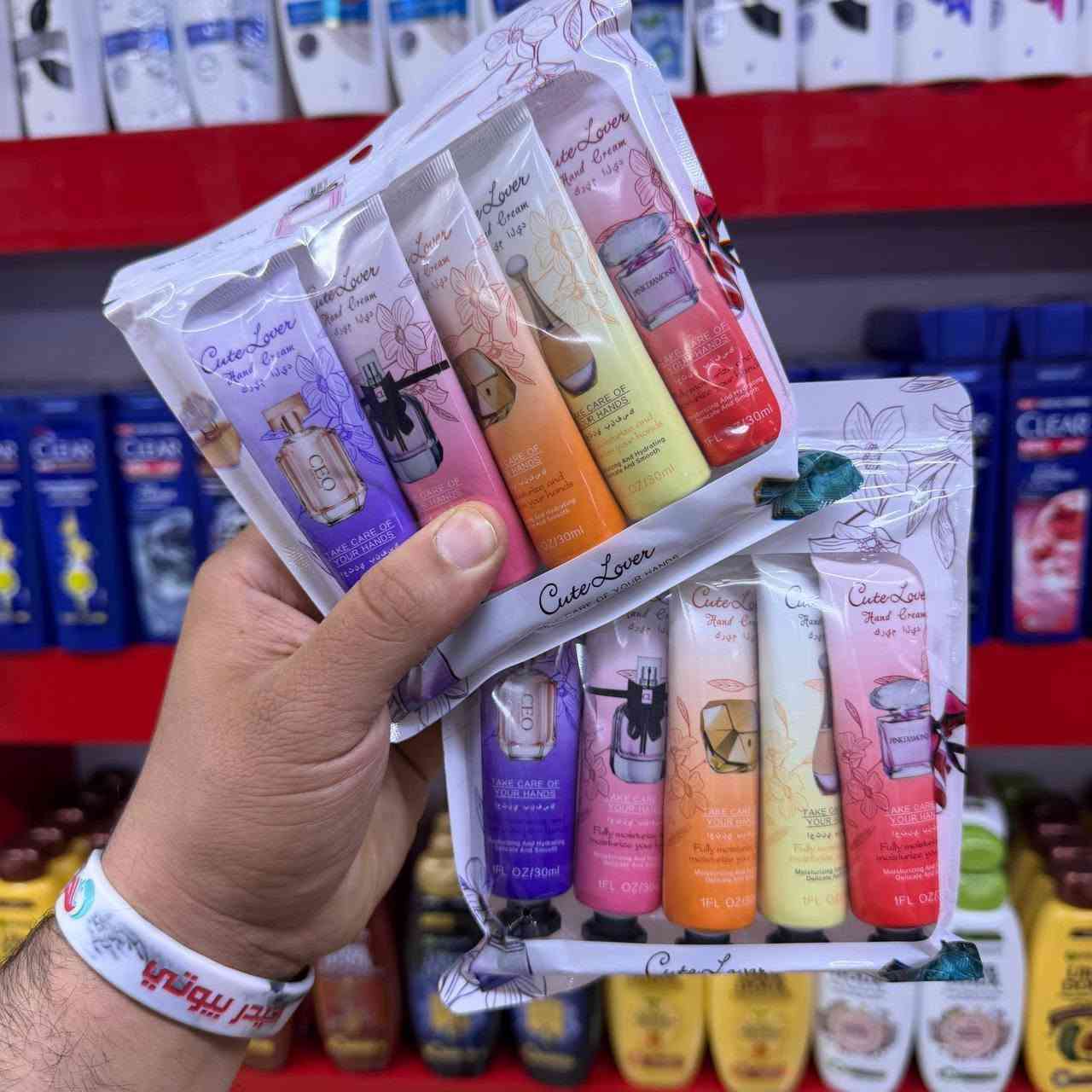 مجموعة من كريمات اليد المعطرة 🧸🖐🏻🫧🌼 سيت خماسي 
ينعم بشرة اليدين ويمنحها النعومة والترطيب والإشراق تساعد الكريمات التخلص   منو الجفاف ، وتحمي بشرة اليدين الرقيقة ، 
تتميز  برائحة معطرة خفيفة. تحتوي المجموعة على 5 منتجات برائحة مختلفة. 
بُعطـر العطـور 🥹🍬🪻🍓
سيت مرطبات يد الحجم مني 
تكدرين تخليـة بالجنطة
✅السيت يحتوي على 5 قطع

 السعر 3 الف 

توصيل 5 لجميع المحافظات


**إذا كنت صاحب هذا الإعلان وتريد حذفه لأي سبب، رجاءا أرسل رسالة إلى الدعم الفني**