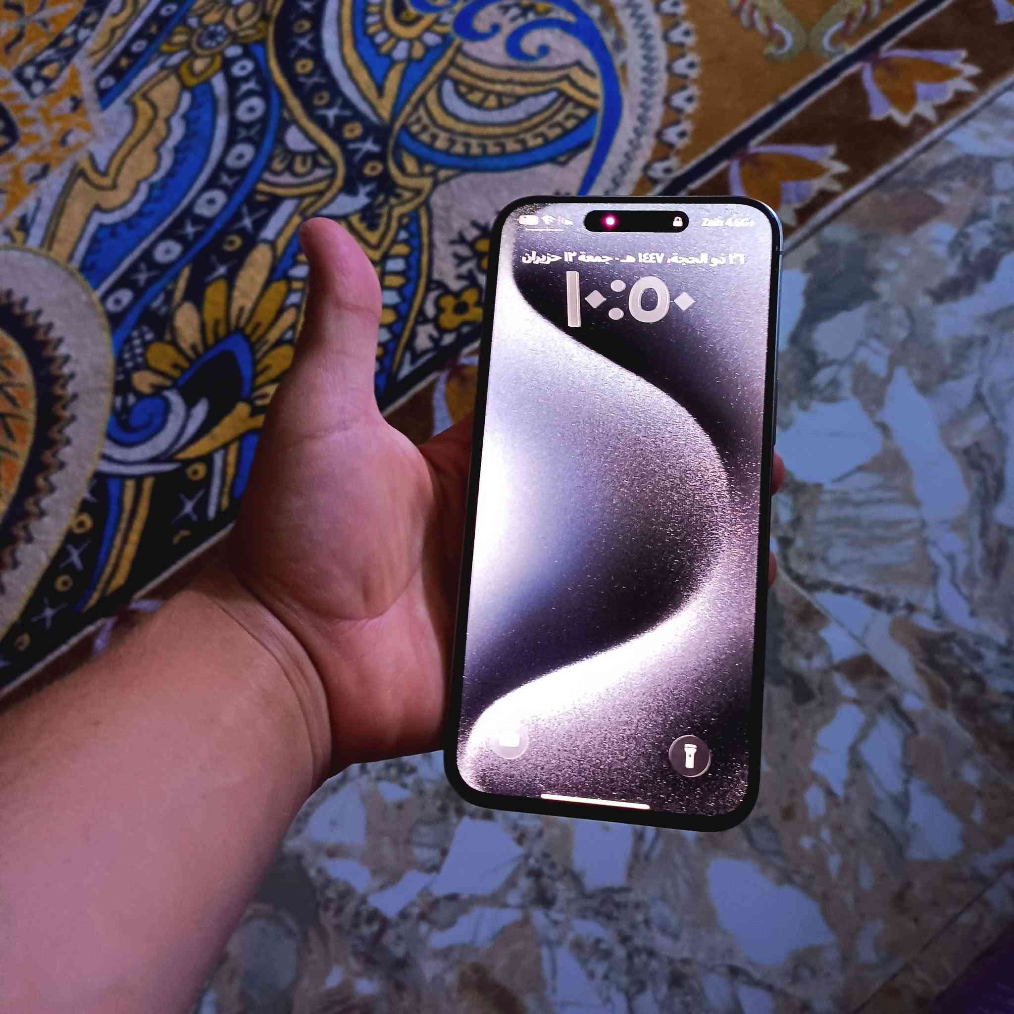سلام عليكم عندي ايفون 15برو ماكس نضافه فول
💯/💯***********
