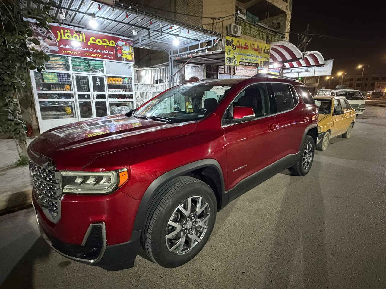 السلام عليكم اكاديا  موديل ٢٣ حادثها كما موضح بالصور ٤ سلندر ٧ راكب كشناتها سياحيه رقم واسط مشروع وطني السياره ماشيه ٩٠ الف كيلو جنطه كهرباء رادار امامي جانبي كشنات جلد مشن السائق كهرباء السياره بالكوت مركز المدينه ***********
