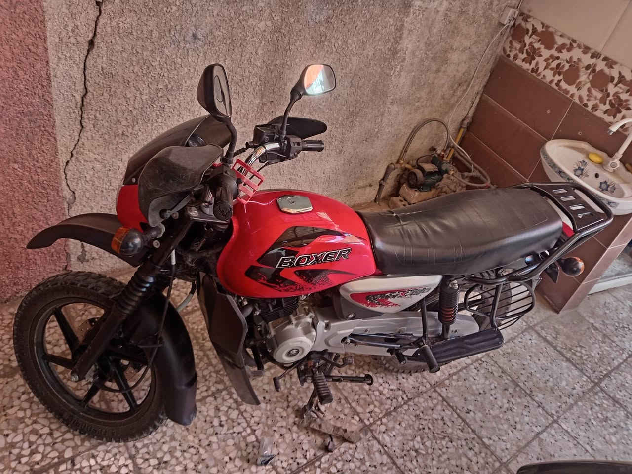 السلام عليكم دراجة بوكسر للبيع موديل 23 نظيفة وحلوه وخير من الله مكفوله من المكينه والكير السعر مليون و650 قفل أوراق اصوليه كاملة بس اتروح اترقم العنوان بغداد الخطيب رقم الهاتف *********** متواجد واتساب
