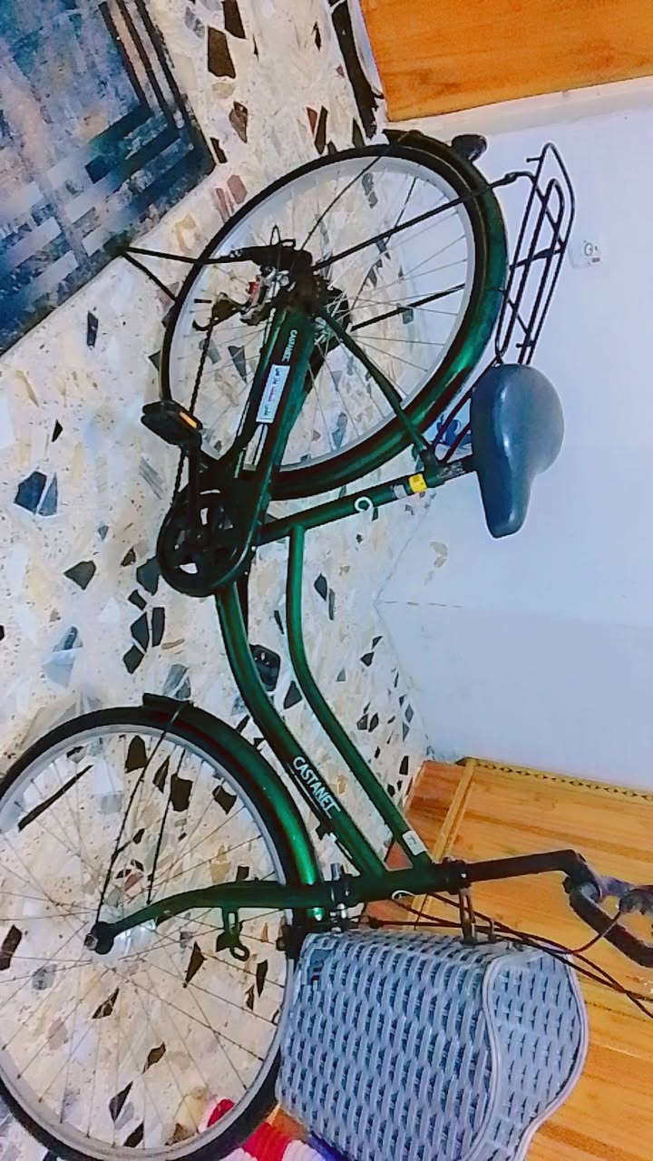 السلام عليكم بايسكل للبيع اللون خضار البايسكل موديل 2010 البايسكل ياباني وكله 2010الا الويل الخلفي تجاري السعر 100وبي مجال قليل  العنوان بغداد الأمين الثانيه نواب الضباط شارع رزاق ابو الفلافل للاتصال على الرقم ***********
