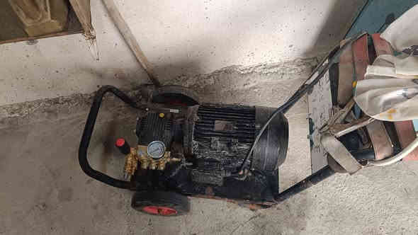 السلام عليكم للبيع ماطور غسيل 15حصان الضاقطه 200بار ما مستخدم الله شاهد ***********
االسعر 900قفل بصره
