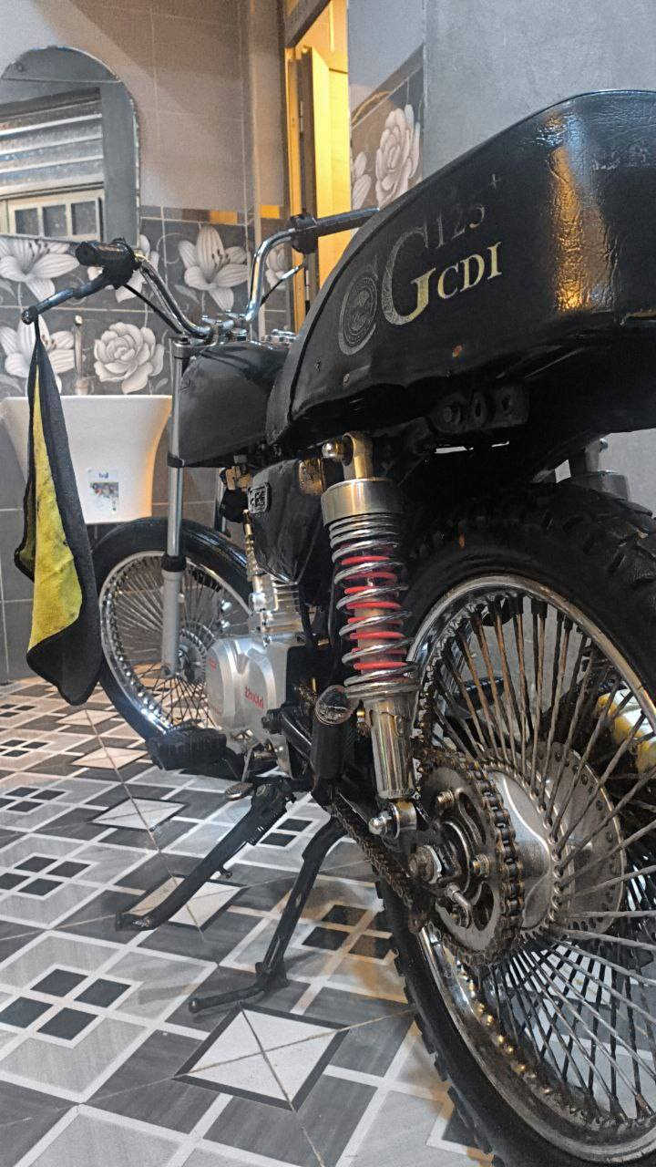 السلام عليكم من رخصت مدير الكروب دراجة سافان مديل ٢٠٢٣ اوراق اصولي  دراجة غراضهة موجودة ضامهن عندي سيباية وجاملغ خلفي امامي اشاير ٤ وضفيره ولدراجة شلعه ومعدل عل أول تعلك اكفلهة كفالة عامة من كلشي والدراجة متروكة بسبب فراغ الوقت للاستفسار ع واتساب ***********
