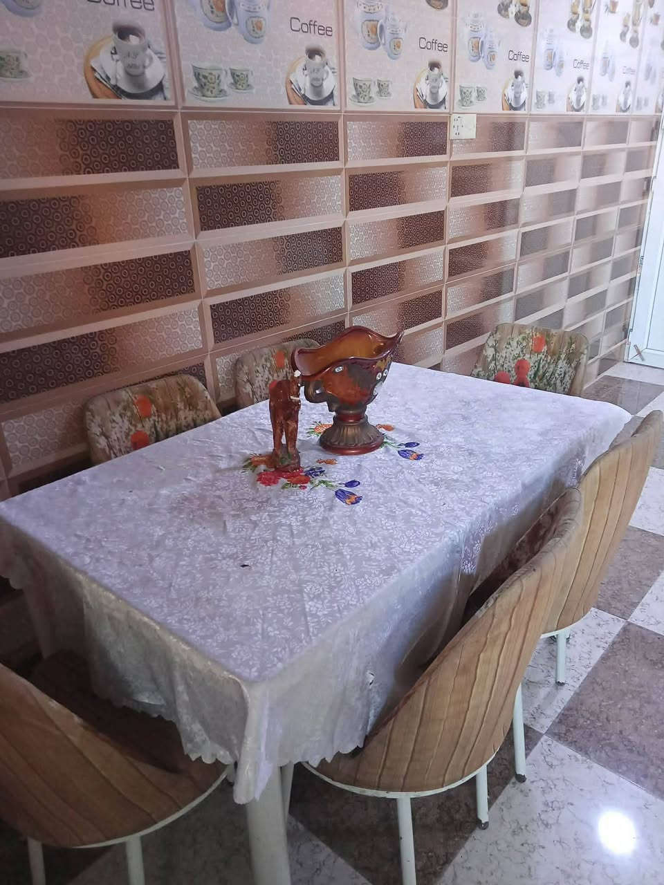 ميز طعام مع كراسي السعر 80 وبي مجال


**إذا كنت صاحب هذا الإعلان وتريد حذفه لأي سبب، رجاءا أرسل رسالة إلى الدعم الفني**
