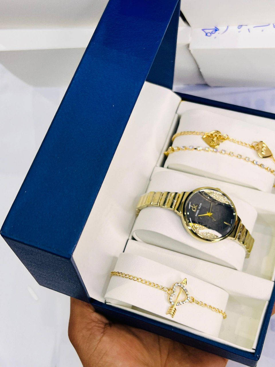 طقم ckرهيب ينفع هديه للغالين علي القلب 
للطلب والاستفسار راسلنا على الواتساب 0913329962


**إذا كنت صاحب هذا الإعلان وتريد حذفه لأي سبب، رجاءا أرسل رسالة إلى الدعم الفني**