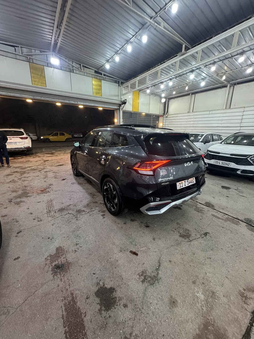 🌹🌹تحية طيبة🌹🌹
سبورتج 2023 برستيج فول الفول 
اربع كامرات 
حادثة جاملغ امامي تبديل نفس الون 
وجاملغ خلفي بارد 
حتى الدعامية نفس الون شاديله 
السياره بدون قطرة صبغ 
شاصي لغد مكفول 
ايرباك بردة 
مكينة 2500 المرغوب
رقم بغداد الجديد باسمي 
ماشية 23 الف 
السيارة كلش جديدة اي نقص مابية 
صور الحادث مرفقة 
السعر 198 ورقة او مراوس 
مكاني بغداد معارض الكريعات
***********
