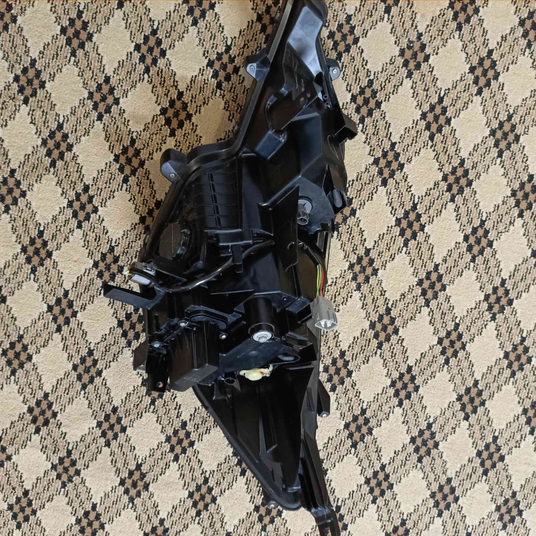 السلام عليكم
لايت ميراج 2021-2024 ليد للمواصفات se اصلي تفصيخ نضيف جدا بدون فتح بدون تصليح ملاحظة بيه اذان وحدة ملحومة موضحة بالصورة يتوفر توصيل لجميع المحافظات السعر 200 دولار للاستفسار ***********
