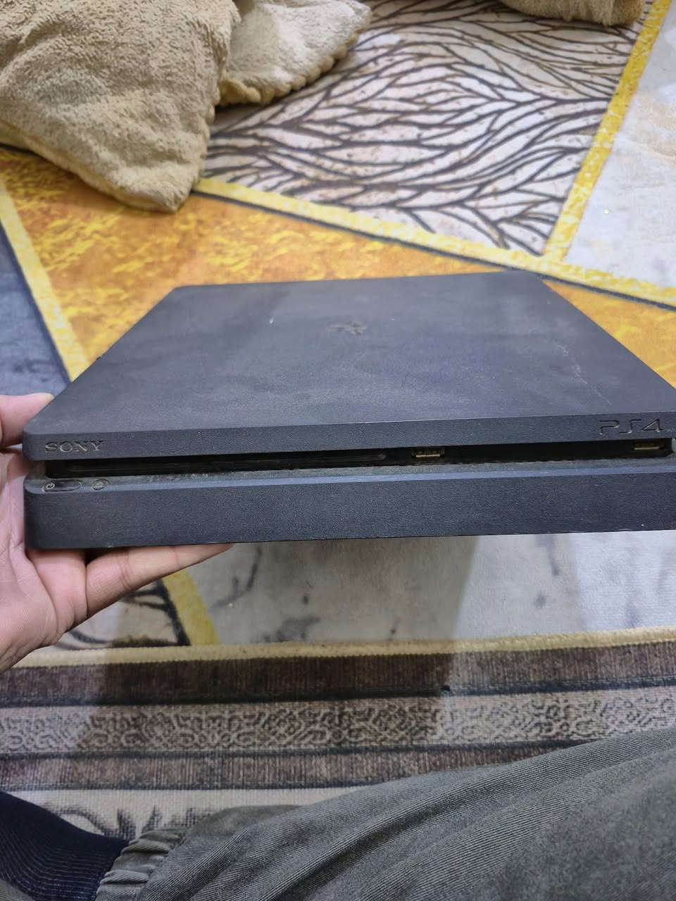 بلي 4 سلم للبيع نظافه فول 
نظام 13.2 
بدون ملحقات
وياه لعبه God of War 3
150 بي مجال قليل


**إذا كنت صاحب هذا الإعلان وتريد حذفه لأي سبب، رجاءا أرسل رسالة إلى الدعم الفني**