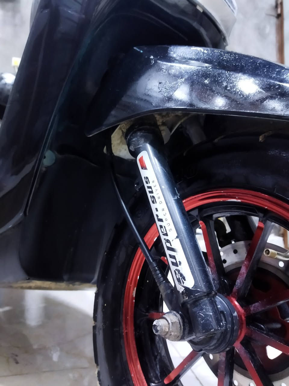 سلام عليكم بوليس شبه صيني محركك ياباني 
كامله كهربائيات اشاير هورن نقصه بس سلف وكفرات خلفيه مكاني كربلاء حي عامل يم مول باقر تواصل رقمي ***********
سعره 250 وبي مجال
