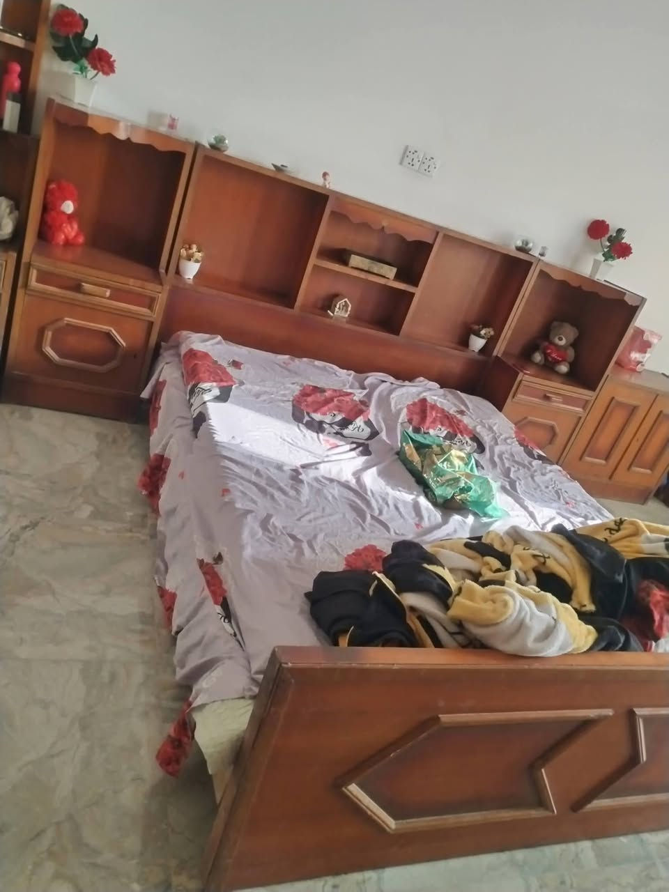 السلام عليكم …
غرفه اخشاب حطاطه عراقيه خشب قوي للبيع مستعجل ع بيعتها بسعر مناسب 
متواجد خاص ،
***********
