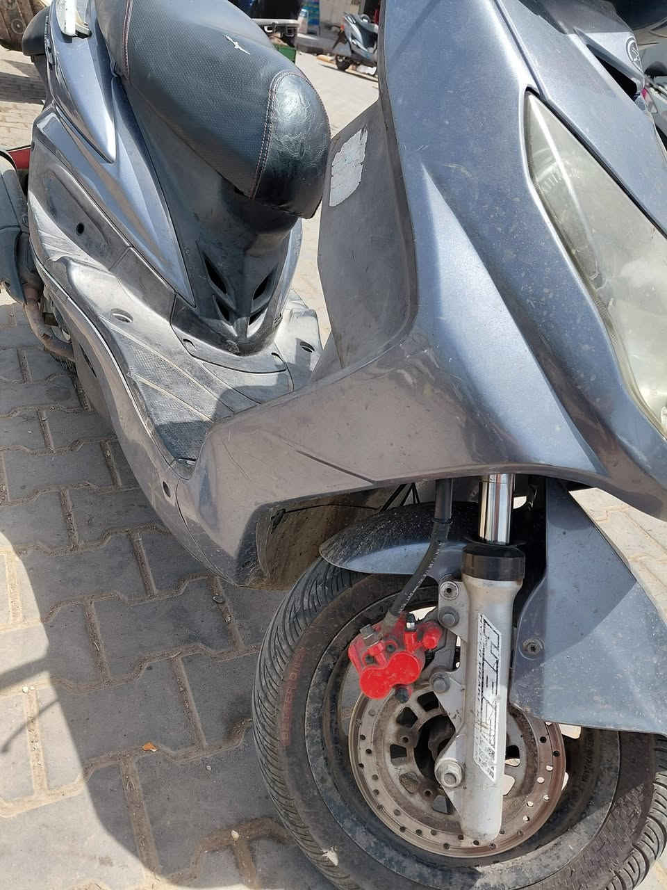 السلام عليكم شباب دراجة نضيفة كلش سكنس هاي نضافتها كدام عينكم السعر ٧٥٠ رقم الهاتف ***********
