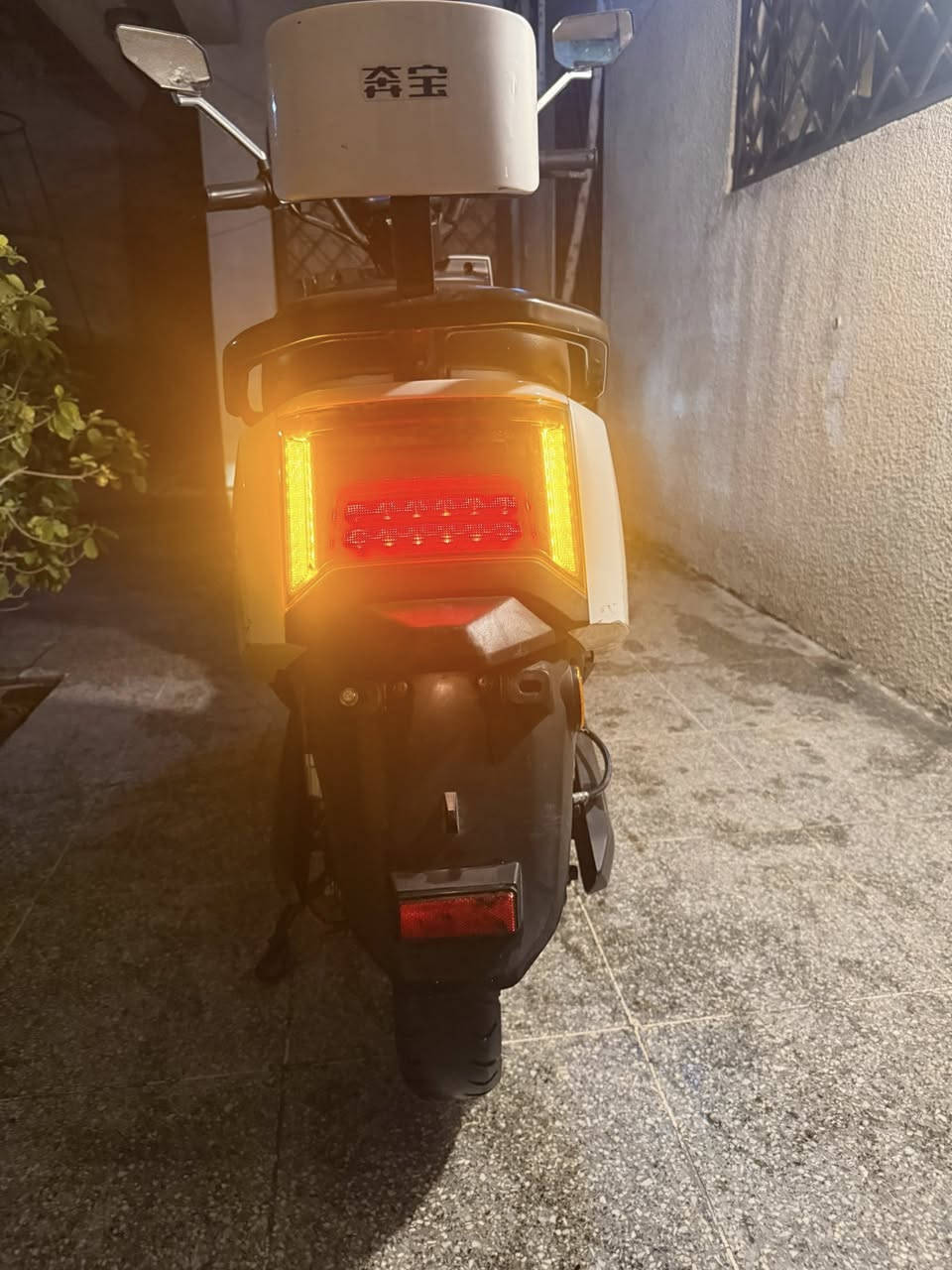 السلام عليكم
دراجة شحن للبيع 
من شركة الجوهرة البحرية 
عدد البطاريات 6 
حجم الملف 1500w
السرعة الحقيقة 60 
المسافة 50 كيلو ع المرتاح
السعر 800 الف دينار عراقي 
المكان الكرادة


**إذا كنت صاحب هذا الإعلان وتريد حذفه لأي سبب، رجاءا أرسل رسالة إلى الدعم الفني**