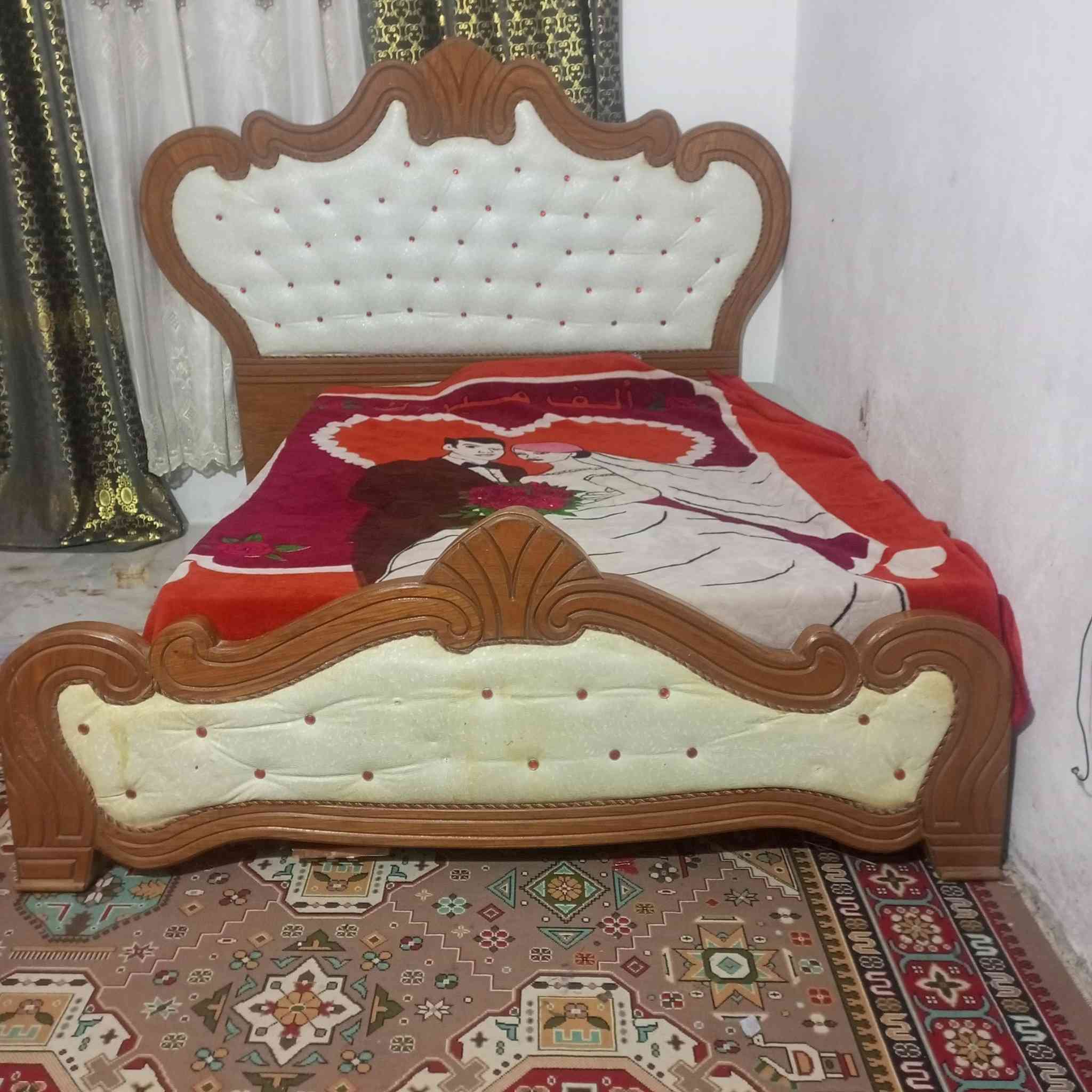 السلام عليكم سنك متر 50ثلاجه شرط الفحص 75طباخ كريازي شغال نضيف 125مندر نفرين 75جربايه نفرين 100كاونتر تلاثه قطع 275شراي يتصل ***********
