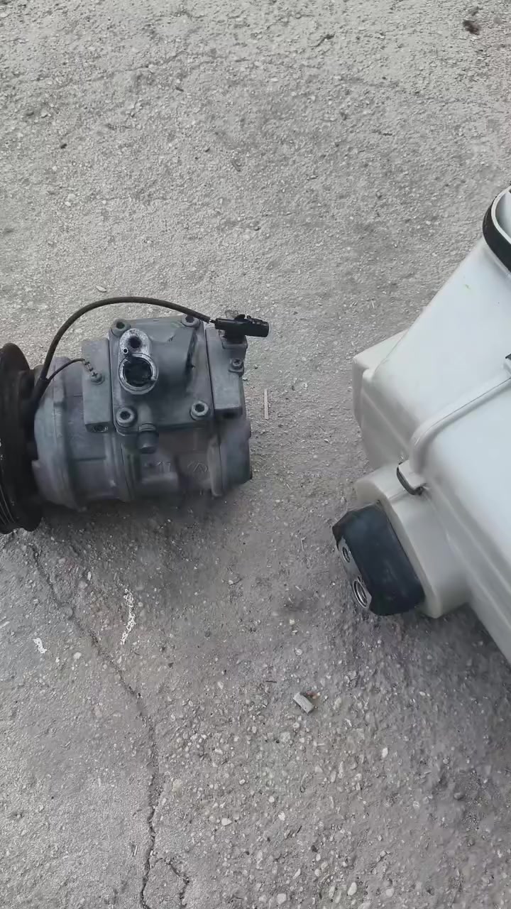 السلام عليكم كمبريسر 17 مال تبريد راديته مع فريز شرط النظافه كروسيدا يسرب بلاد للبيع سعرهن 450،) رقم الموبايل ***********
