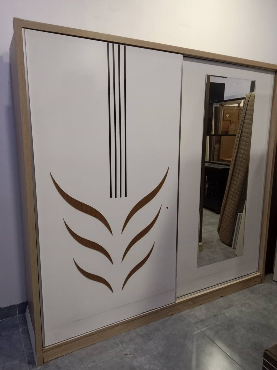 غرفة نوم للبيع مع شد ونقل ودوشك سعر 300 للتواصل ***********
