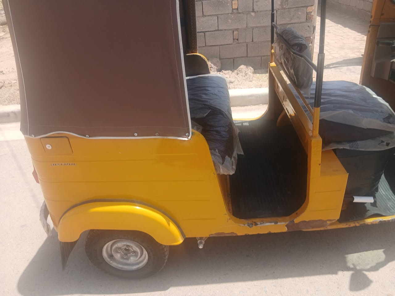 تكتك 20 أوراق سيد خلدون.  كلشي موضح  بصوره  مكينه اليوم مجفته شركه  مكاني عماره حي شرطه. ***********.        ***********9.  سعره 4500. وبيه مجال.
