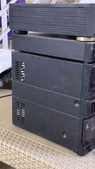 من رخيصة الأيمن نظرا لضروف المشتري نعيد النشر سستم بوكس بايونير مع قطعه تيونر وقطعه CD. يعني ثلاث قطع المكبر والاكولايزر تيونر اوكس شغلات.  CD  الباب مايفتح والدك يحتاج قوايش   اخوان الجهاز وحده لا محاوله ولا سماعات. الجهاز. 110. فوات صناعه يابانيه السعر 40 الف قفل  توصيل ماعندي يعني الي يفيدك يجي  ياخذ الجهاز  سكني بغداد. الاستفسار على الخاص. او واتساب. ***********.  رجاء اخوان الي مو شراب لايتعبني وعلى العام ما اريد جماعة  والسعر. عندك استفسار  موجود  خاص او واتساب
