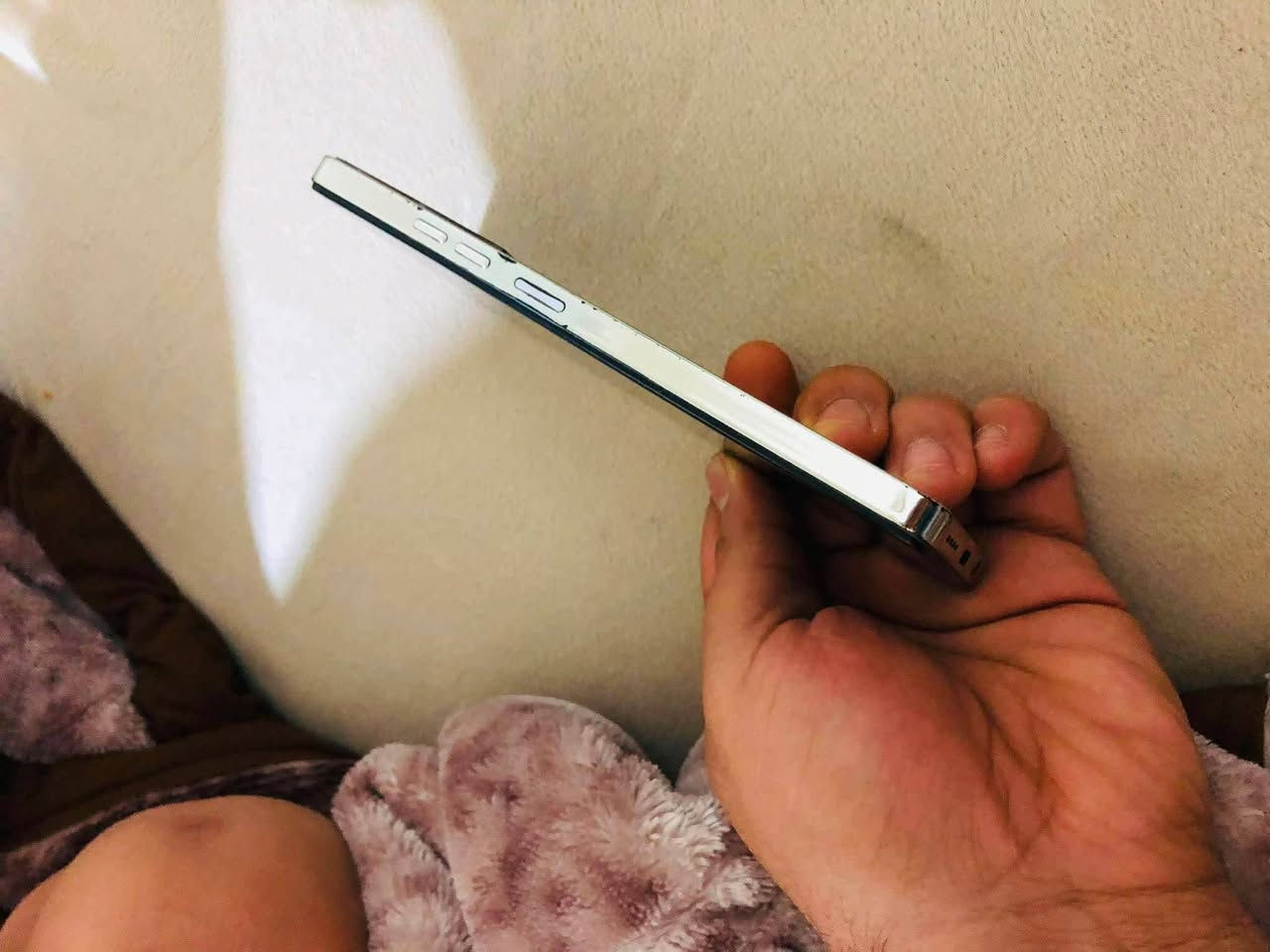كنو بوفو 5.  للبيع او مراوس /السعر 125 وبي مجال قليل
ذاكره 256 عشوائيه 8 
بصمه كامرات راقيه 
صوت تكنيك يخبل 
جهاز مامفتوح 
بي فطر ناعم بلشاشه مامأثر ابد 
جهاز نضيف كله شغال اي خلل مابي
*********** بي واتساب
