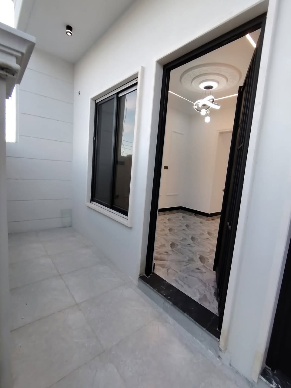 #عروض_مكتب_الدار_للعقار
دار للبيع

حي الملايين الأولى

تقطيع الصابونجي 

المساحة 117 م واجهة 7 م

4غرف نوم واستقبال وصاله ومطبخ وصحيات

خدمات كامله ماء كهرباء تبليط

بناء حديث وتسليم فوري

سند زراعي بستان ملك صرف

للاستفسار أكثر اتصل على الأرقام او 

 مراجعة مكتب الدار الكائن في بناء الجاهز مقابل الكمرك 

***********

***********

***********
