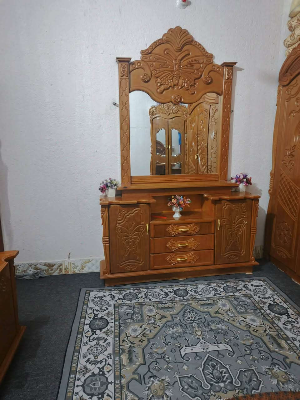 السلام عليكم غرفه تزجام السعر 700 بيها مجال بسيط العنوان حي السبل للاستفسار الرقم الهاتف واتساب موجود ضبيه *********** وهذا رقمي
