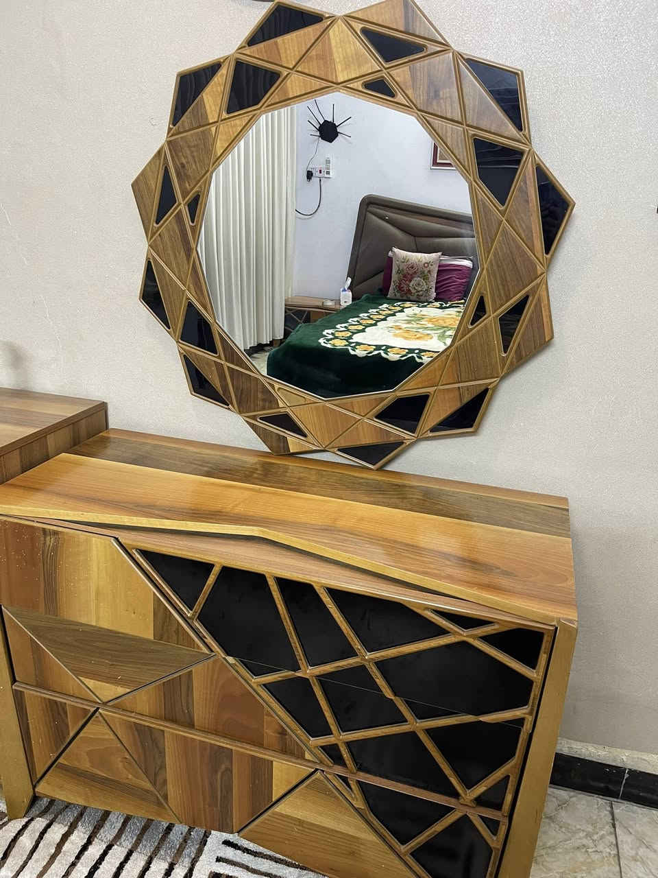 السلام عليكم 
كنتور للبيع ارتفاع(220 ) وعمق (65) و وطول (260) MDF  ثقيل تركي مطعم بالزان التركي مابي اي نقص مستعمل شي بسيط نضيفه جدا

مع ميز تواليت نفس المواصفات 

مع كومدي 4 جرارات 

مع كومديات 2 مجرات هايدروليك جاذبه

السعر خاص


**إذا كنت صاحب هذا الإعلان وتريد حذفه لأي سبب، رجاءا أرسل رسالة إلى الدعم الفني**