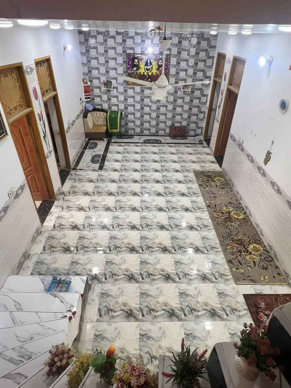 بيت للبيع مساحة ٧٠٠م طابو زراعي تحويل مباشر
شارع ٨م
بناء حديث
غرفتين نوم / صالة / استقبال / مطبخ / صحيات داخلية وخارجية / ممرات 
الموقع/ المعارة قرب حسينة السجاد خلف اسواق عموري 
***********
للأستفسار اكثر مراجعة مكتب الورد للعقار قرب فلكة الساعة مجاور مكتب الجزيرة مقابيل مركز الشباب
