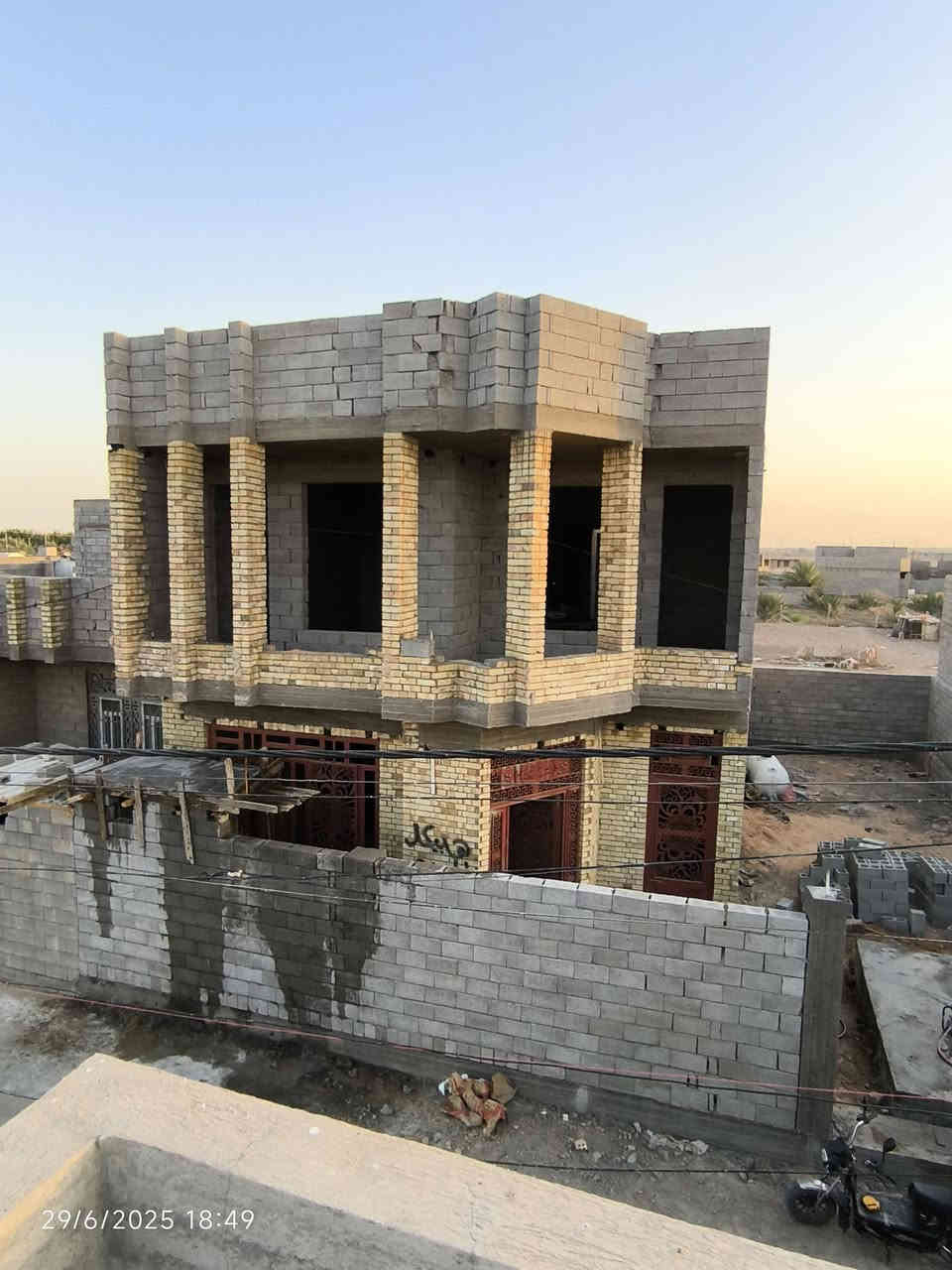 هيكل للبيع مع قطعه مساحه الكلي 300 م طابو زراعي سند 25 عل حولي مال حي القدس سعر 90وبي مجال ***********
