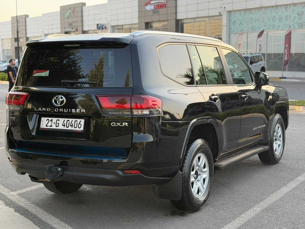 🌟 للبيع: تويوتا لاند كروزر 2024 (GX)🌟
🌟بحالة الوكالة في السليمانية 🌟
🏎️ الفخامة والأداء المجرب في انتظارك! 🏎️

نعرض لكم سيارة تويوتا لاند كروزر موديل 2024، فئة GX، وارد شركة ساز، وهي في حالة ممتازة ومكفولة كفالة عامة. فرصة لا تعوض لعشاق القوة والراحة.
المواصفات:
✅ الموديل: 2024
✅ الفئة: GX
✅ المصدر: شركة ساز
✅ العداد: 17,000 كم فقط
✅ التكييف: تبريد مركزي فعال
✅ الإضافات: ثلاجة داخلية للحفاظ على برودة مشروباتك
✅ المقاعد: كوشنات كهرباء لراحة قصوى
✅ الحالة: سيارة مكفولة كفالة عامة، جاهزة للاستخدام
📍 العنوان: السليمانية
💰 السعر: 625 $  (قابل للتفاوض البسيط)
📞 للتواصل والاستفسار:
يرجى الاتصال على الرقم: ***********
