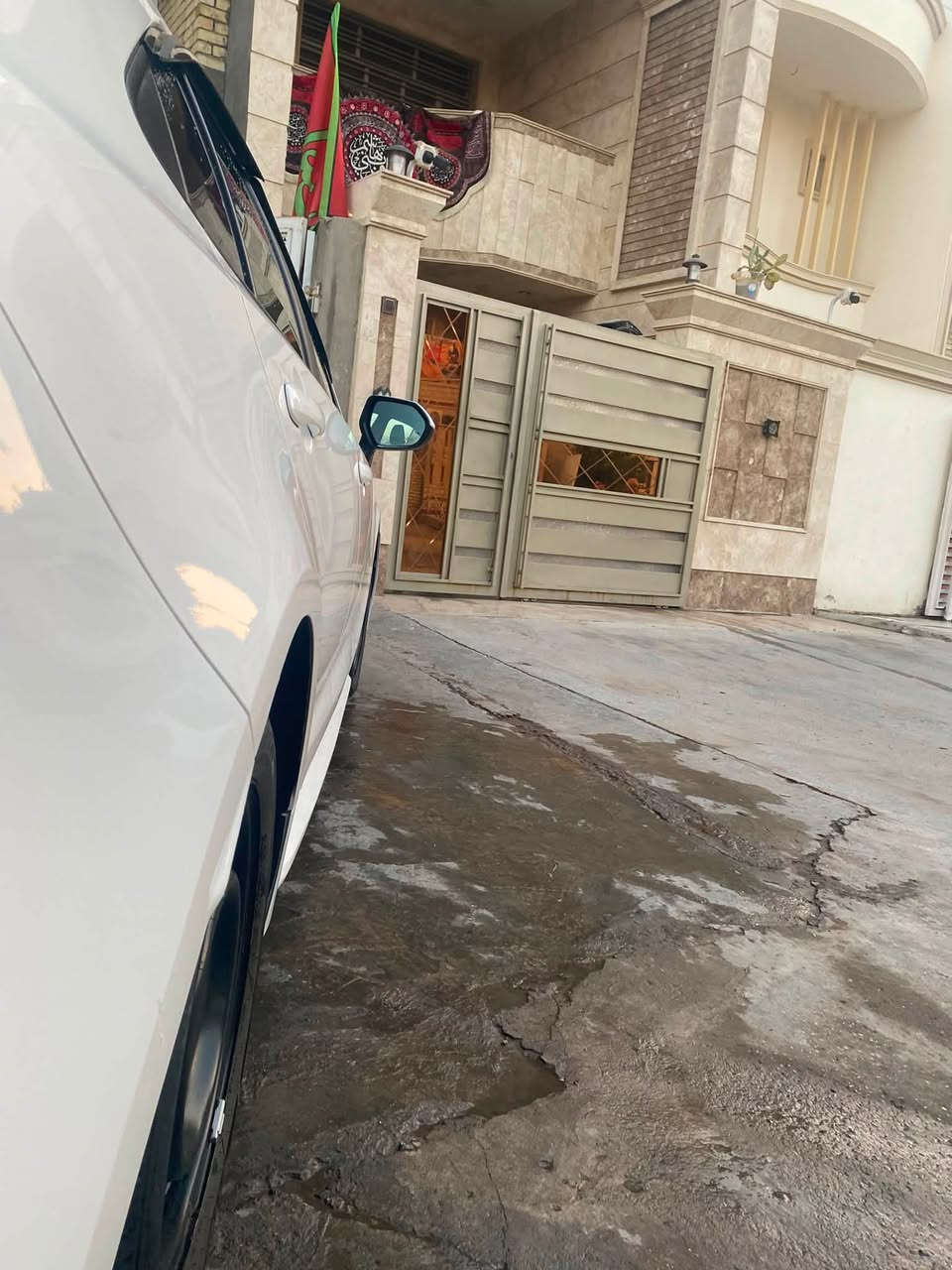 كورلا 2024سياره جديده مكفوله كفاله عامه LEماشيه 28mi
السعر 160وبيهه مجال بسيط
***********
