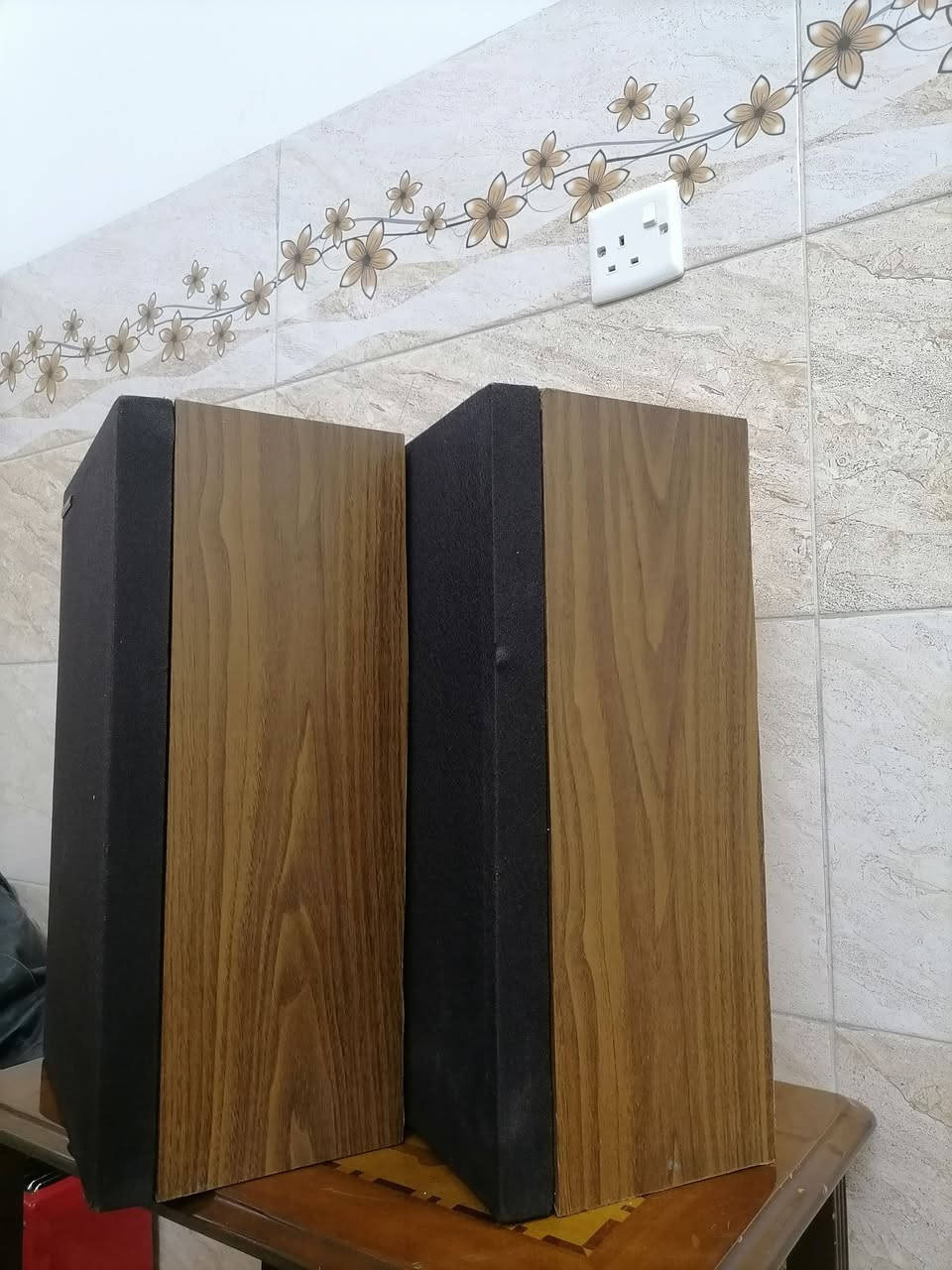 السلام عليكم ورحمة الله وبركاته جبنالكم تحفه فنيه زوج سماعات شرط الشغل شرط النظافه كاملين ما بيهم اي نقص او عيب للبيع السعر خاص مكان موصل يوجد توصيل كافه محافظة العراق وهذا رقمي *********** موجود واتساب علا هذا الرقم
