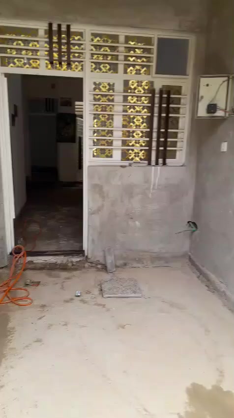 سلام عليكم بيت للبيع مساحه 100 متر حي طارق شارع لمدارس بلاخير بناء جديد كامل خدمات عوزه كاشي  زراعي مكاتبه دلال سعر 35 وبي مجال لاستفسار واتساب او للمراوس يرهم حسب لقناعه  ***********
