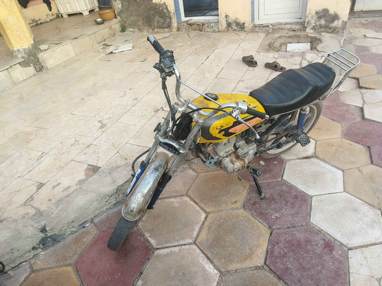 سلام عليكم دراجه للبيع كلك سعرها 150 وهذ رقمي ***********
