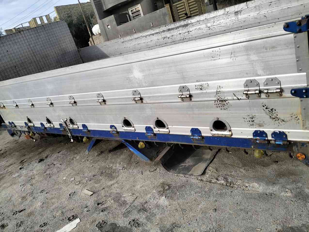 للبيع .
اصفاح جدد ارتفاع 40 .
الطول  5متر  . هنه ونرمايد . ناصريه ***********
