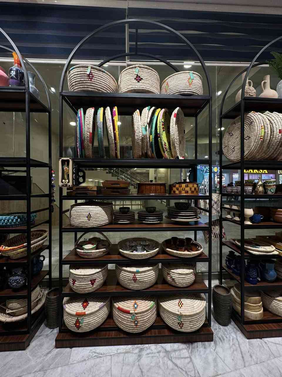 ستاندات عرض حديد العدد ٦
الطول ٢،٦٥ متر
العرض ١،٣٠ متر

القواعد خشبية العرض ١،٣٠ سم
الرفوف خشبية بالكامل HDF
قياسات الرفوف بين ٦٠ و ٥٠ و٣٠ سم

السعر مليون ونص بالكامل


**إذا كنت صاحب هذا الإعلان وتريد حذفه لأي سبب، رجاءا أرسل رسالة إلى الدعم الفني**