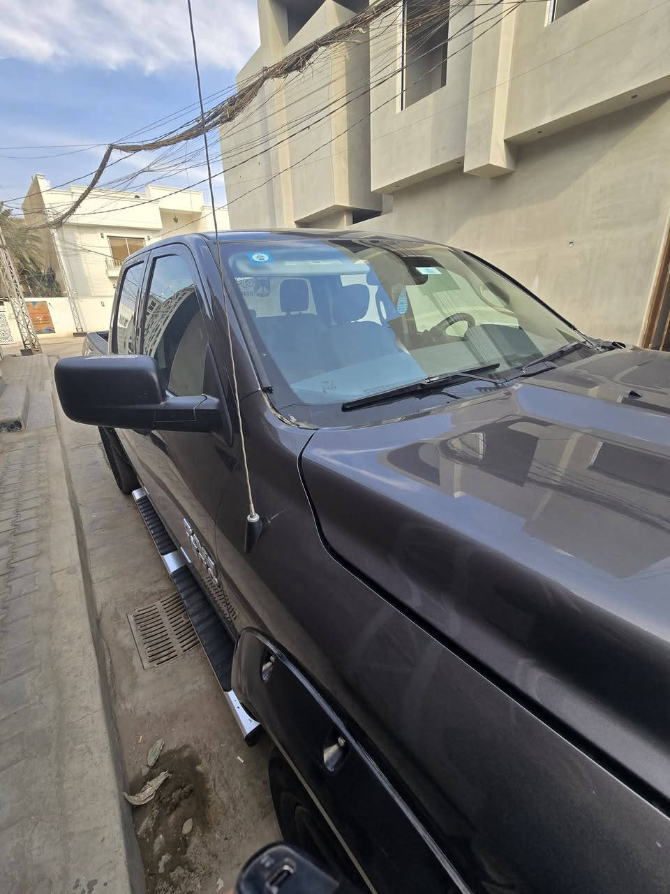 السلام عليكم
رام كلاسك مديل 16 محرك V6 باب قصير بدي طويل رقم بصرة ,سياره داخله تقريبا بدون حادث وصور الحادث ناشرها وبالعراق رش صفحه السايق لان بيها شخوط وجاملغ مبدل
مكان السياره ميسان سعرها 150$, وبيها مجال
اتصال :***********
ترهم مراوس
