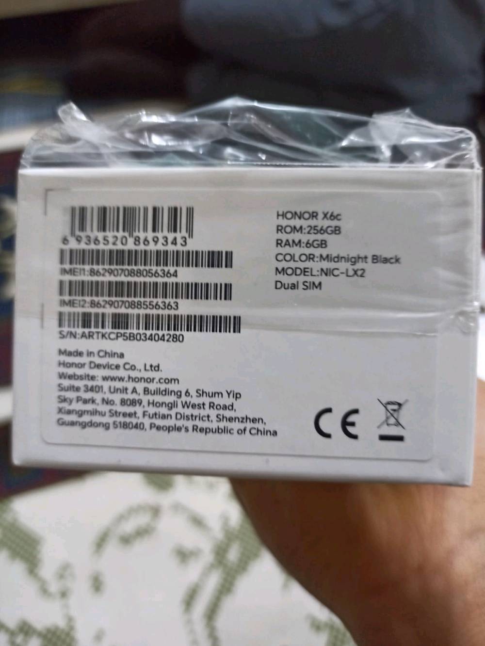 ما ابي شي بس مفتوح من الكرتونه لا ملعوب بيه بيه مجال
