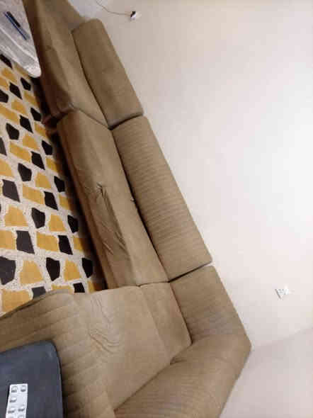للبيع مستعجل ديوان 11مقعدبحالة جيدة الاتصال ***********
