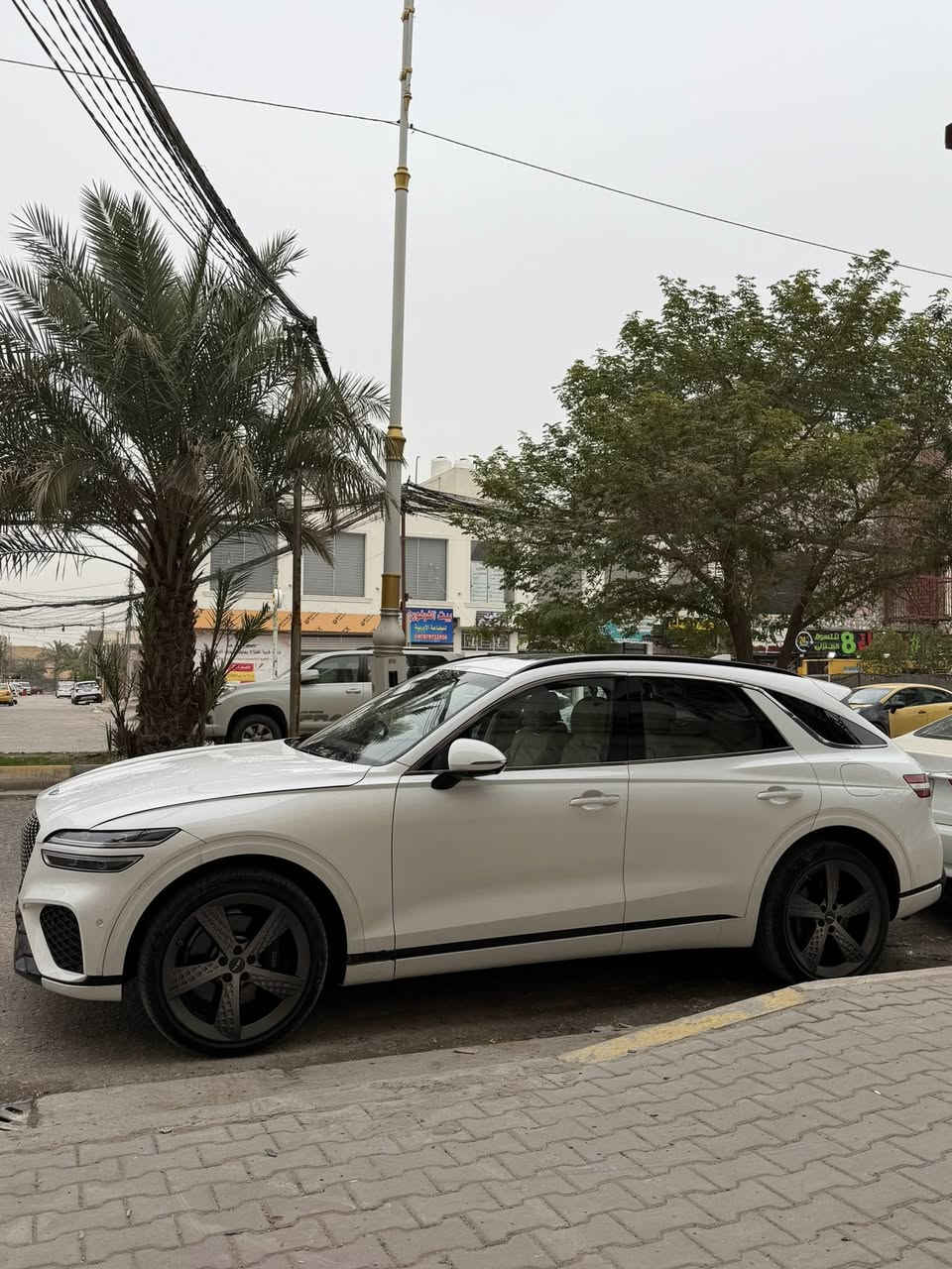 السلام عليكم للبيع جنسس GV70 ستة سلندر 3500 توين تيربو 2024 حادث موضح بلصور اتبدلت قطعتين نفس اللون السيارة فول مواصفات وسبورت  السيارة حرة مو كتاب فقط ترقمها السيارة موجودة في كربلاء للبيع فقط الاتصال ***********
