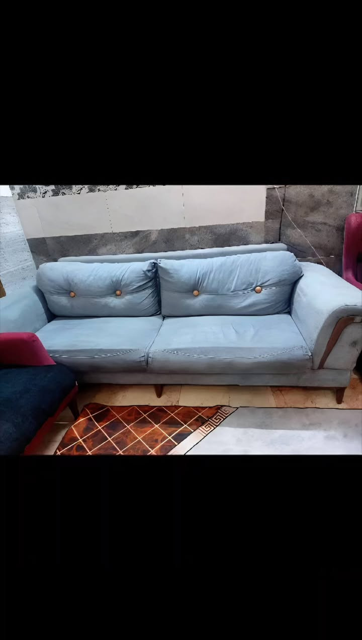 ٨مقاعد تركي سرير ومخزن ب٣٠٠ وبي مجال للتواصل ***********
