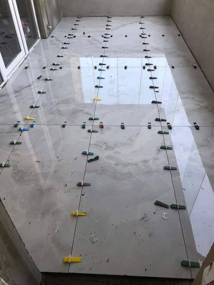 السلام عليكم اسطه متفرق سيراميك+ كاشي+بورسلين شغل هندسي  درجه اولى***********
