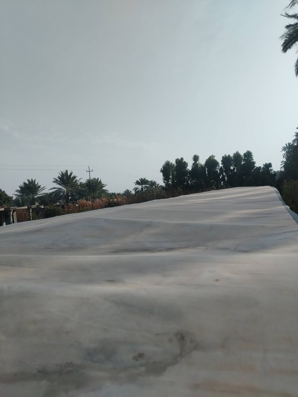 جادر فقط للبيع   هو والحديد مالته
نضيف مكان جبله  ***********
