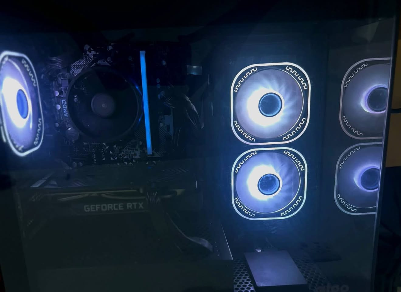 السلام عليكم عندي تجميعة للبيع تفاصيلها ⬇️
كارت الشاشة :  RTX 2060 12 GB PALIT
المعالج : AMD Ryzen 5 5500
المذربورد : ASRock B450M-HDV
التخزين : SSD 512 GB
الذاكرة : RAM 16 GB
البارو سبلاي : 650 W
الكيس case :
Aigo 3 fan 
3 مرواح

السعر 900 الف وبيها مجال


**إذا كنت صاحب هذا الإعلان وتريد حذفه لأي سبب، رجاءا أرسل رسالة إلى الدعم الفني**