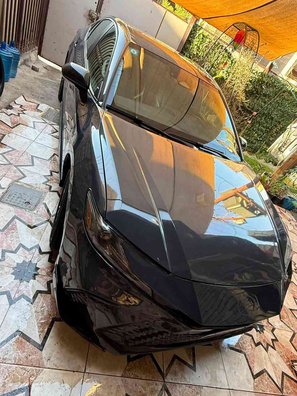 🚗 تويوتا كامري SE 2025 (هايبرد) - للبيع 🚗
 الموديل: 2025
 الفئة: SE
 اللون: سمنتي مميز
 العداد (المسافة المقطوعة): 7 آلاف ميل فقط (7,000 Mi)
 الرقم: بغداد (بإسمي والتحويل مضمون)
✨ المواصفات:
 المحرك: هايبرد (بنزين + كهرباء) اقتصادي وقوي جداً
 التشغيل: بصمة (دخول وتشغيل ذكي)
 المقاعد: كشنات جلد + تحكم كهربائي
 التقنيات: شاحن وايرليس (لاسلكي) للرادارات وأنظمة الأمان الذكية
 : تبريد ثلج، صدر، محرك، وكير بحالة الوكالة (كفالة عامة).
🛠️ حالة البدي والضرر:
 حادث السيارة بسيط جداً: (تبديل البنيد فقط) + تصليح دنت بسيط.
 الشاصي بديته تصليح 
 المحرك، الكير، الصدر، والتبريد كلها مكفولة وبحالة ممتازة.
💰 السعر والمكان:
 السعر: 204 ورقة (20,400$) وبيه مجال بسيط
 الموقع: بغداد.
📞 للتواصل والاستفسار:
 رقم الهاتف: ***********
