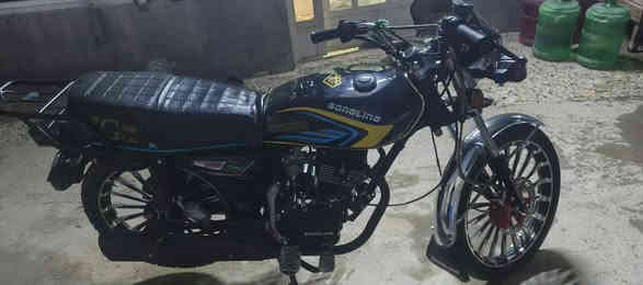 سلام عليكم شباب دراجة ايراني سافان 2026 مديل صار أقل شهر من نازلة مكفولة وكالة دراجة سعرهة (875 وبيهة مجال عنواني بغداد المشتل شارع المطبك رقم ***********
