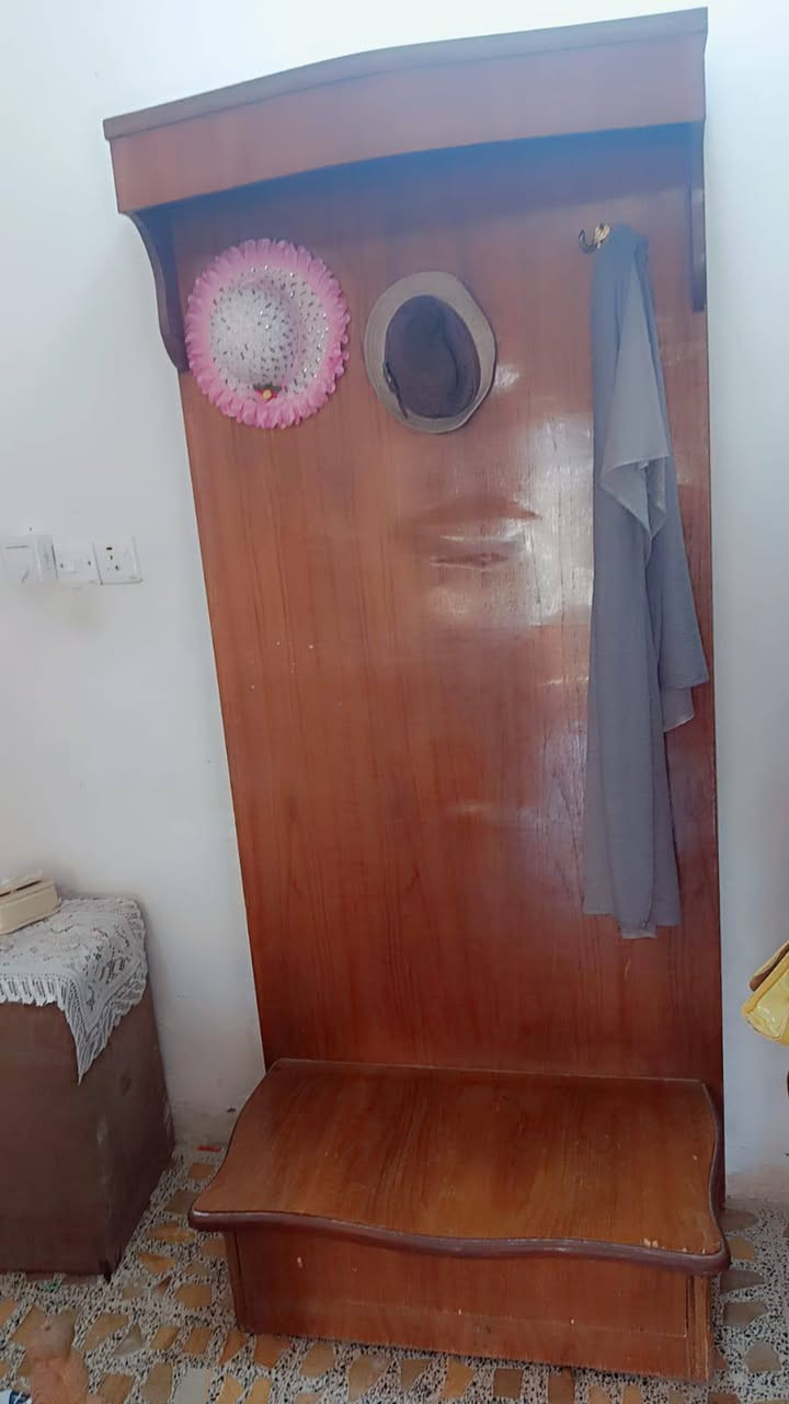 نص غرفه صاج نجارة سامراء كلش ثكيله  ونضيفه للبيع وياها هديه طابوريه وتيبلام هديه مكانه دور سعر 275وبيه مجال بسيط
للتواصل ***********
