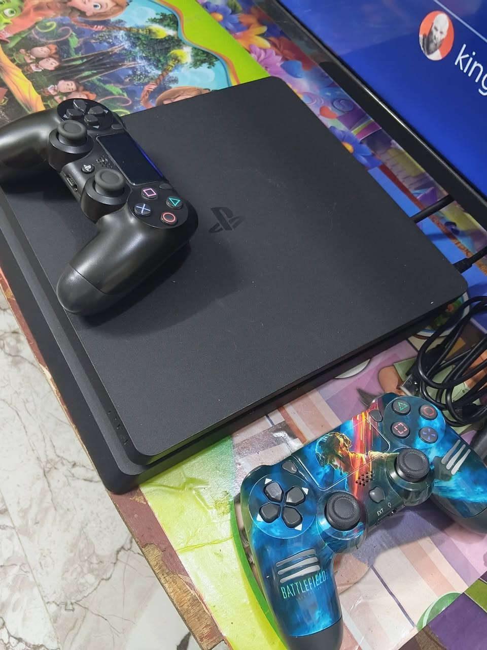 سلام عليكم بلي فور سلم نظيف مفتوح منظف فقط ويا يدات ثنين وحده اصليه وحده اربجي متغيره ويا قرص ويا كارتونه 
مكاني بغداد السعر 250 هاذ رقمي ***********
