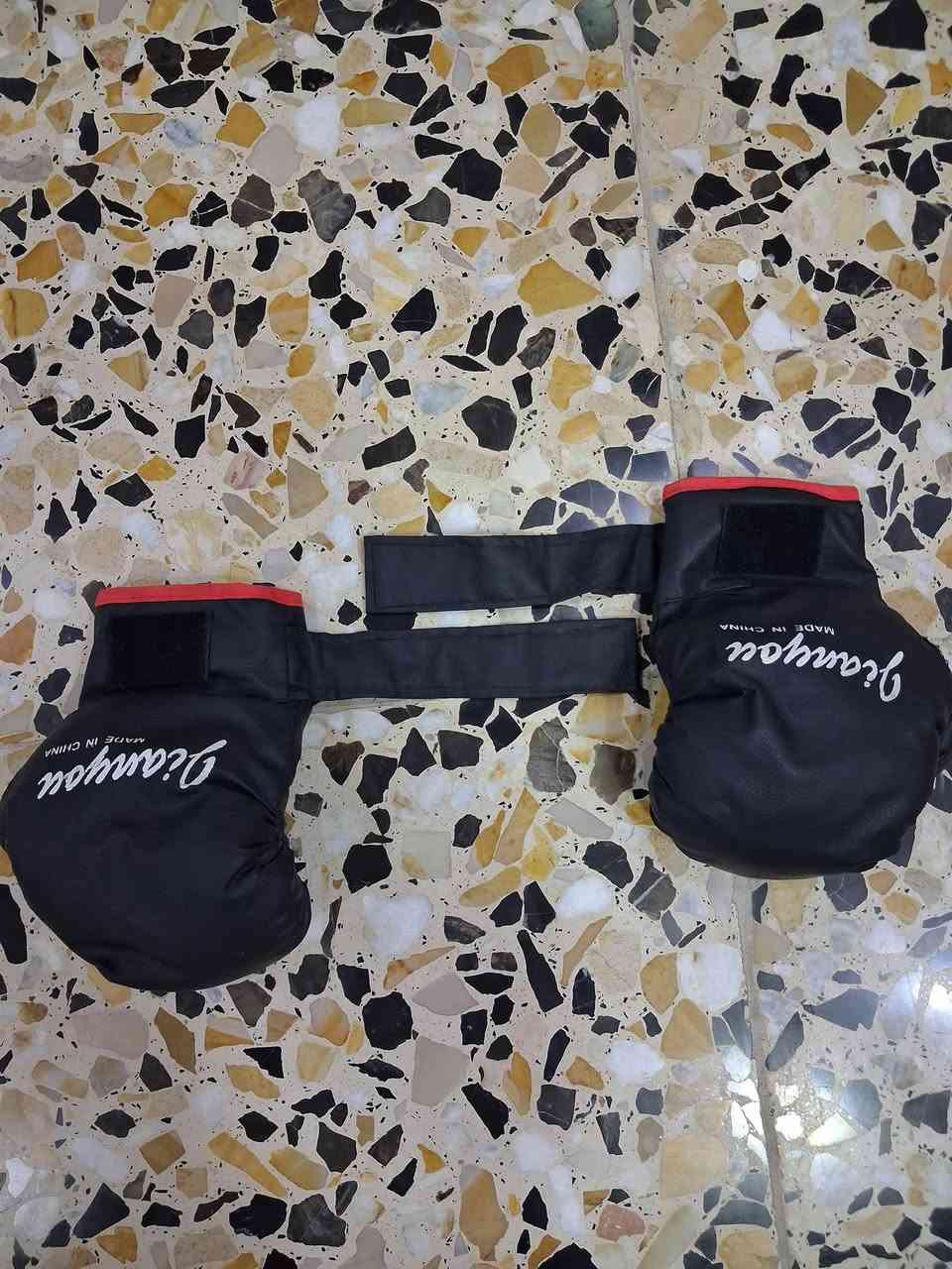 جيس ملاكمة + جفوف
طول الجيس : 75
بغداد /مدينة الصدر 
   تواصل خاص


**إذا كنت صاحب هذا الإعلان وتريد حذفه لأي سبب، رجاءا أرسل رسالة إلى الدعم الفني**